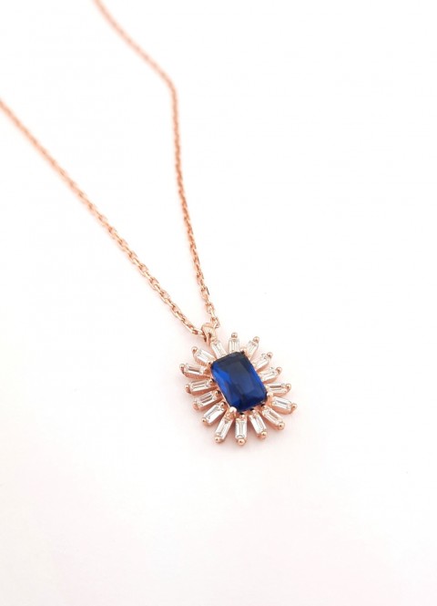 Çevresi Baget Taşlı Model Lacivert Taşlı Rosegold Gümüş Kolye