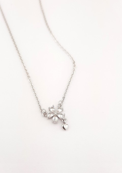 Çiçek ve Sallantılı Minik Kalpli Gümüş Kolye