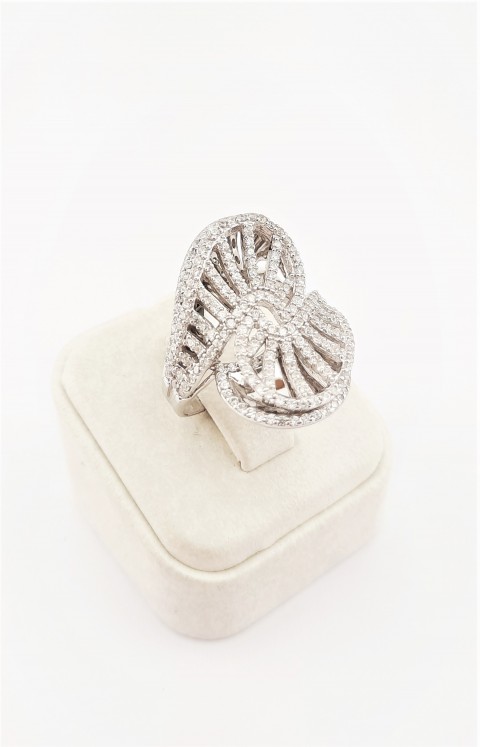 Katmanlı ve Kıvrımlı Model Pırlanta Montür Gümüş Yüzük