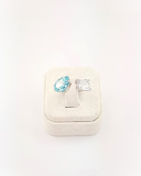 Radiant Kesim Beyaz Taşlı ve Damla Kesim Açık Mavi Taşlı Gümüş Yüzük