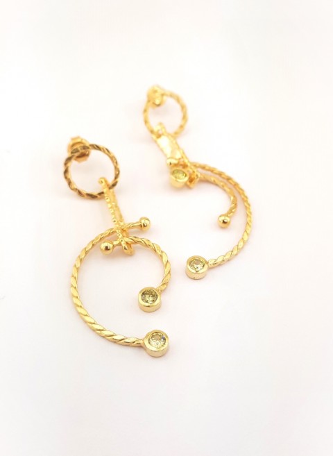 Sarı Taşlı Burgu Desen Modelli Trend Gümüş Küpe