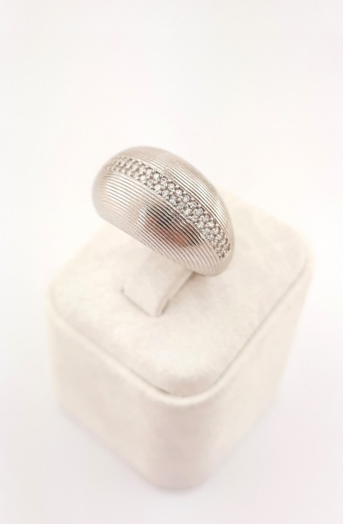 Sıralı Minik Taşlı Gümüş Yüzük