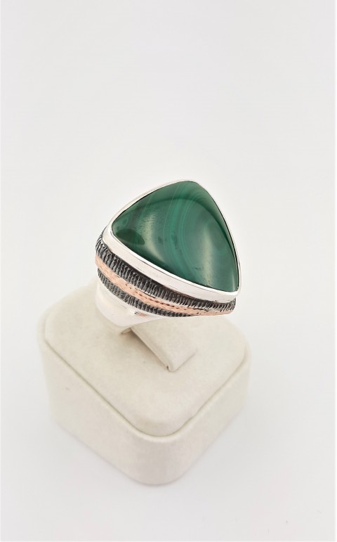 Üçgen Kesim Malakit Taşlı Gümüş Yüzük