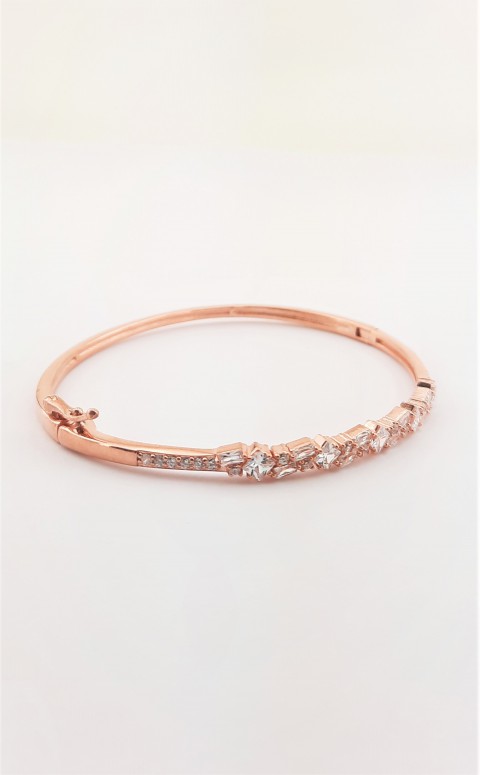 Yuvarlak, Prenses ve Baget Kesim Taşlı Pırlanta Montür Rosegold Gümüş Bilezik Yuvarlak, Prenses ve Baget Kesim Taşlı Pırlanta Montür Rosegold Gümüş Bilezik